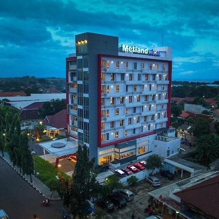 Metland Hotel Cirebon Exterior photo