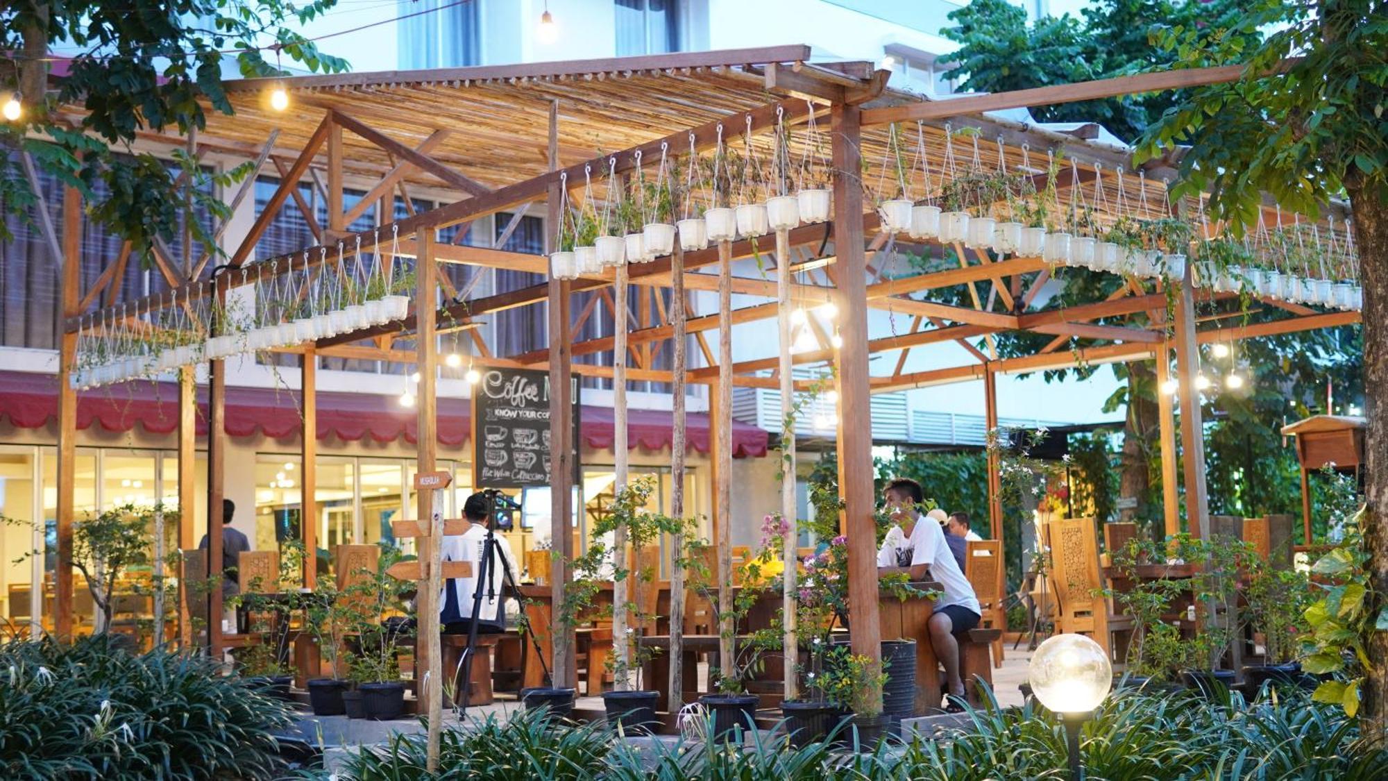 Metland Hotel Cirebon Exterior photo